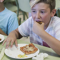 Estofat de mill i falàfel: els gustos que irrompen a l’escola per menjar més sa