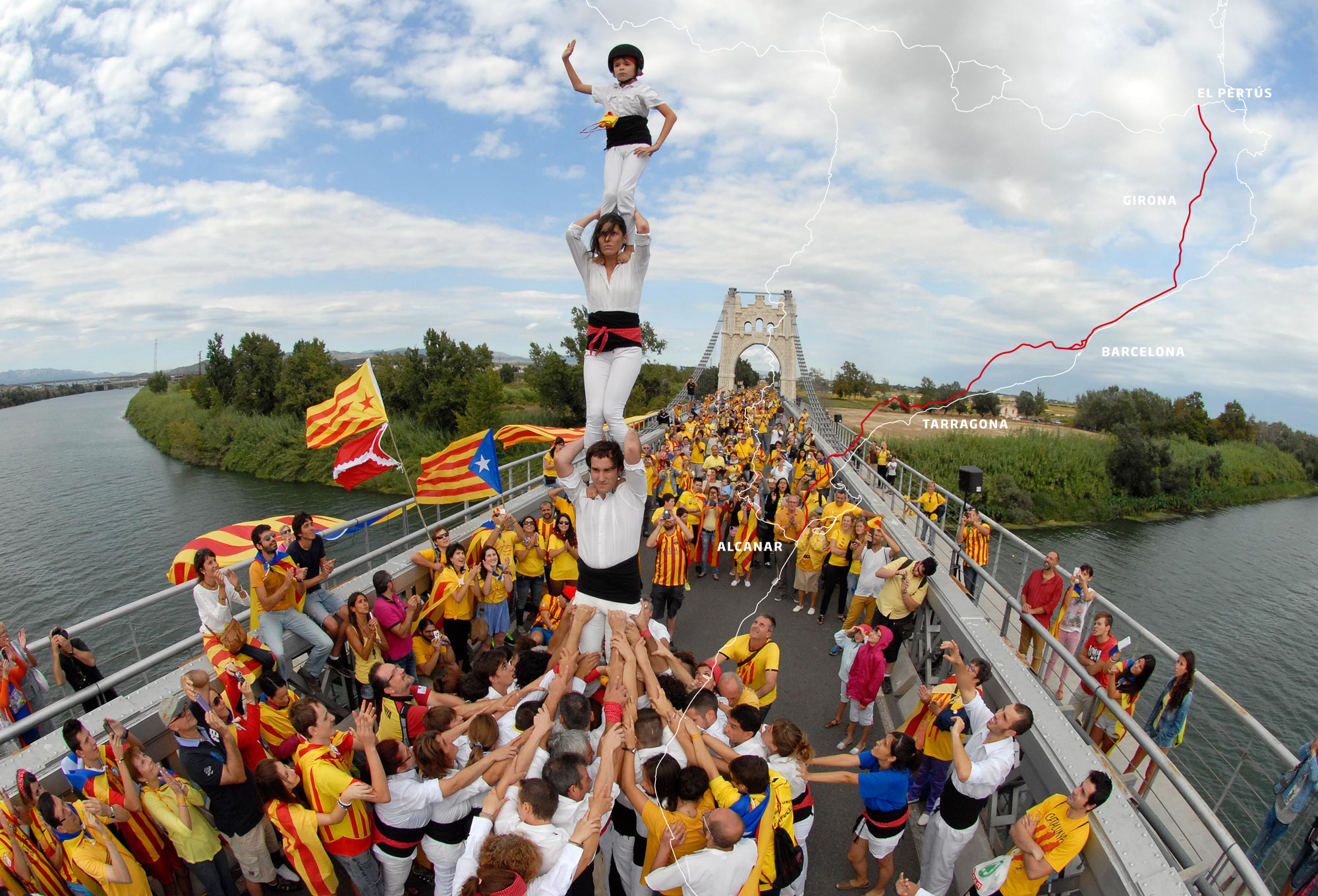 Le 11 septembre 2013, l’Assemblée Nationale Catalane, inspirée par l’exemple des pays baltes en 1989, a convoqué une gigantesque chaîne humaine du Nord au Sud du pays.