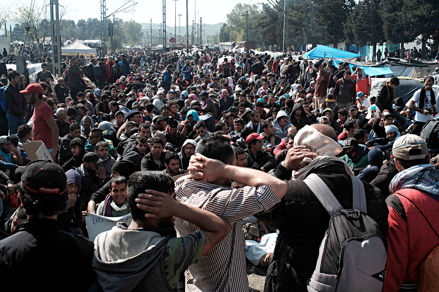 La manifestació dels refugiats va ser reprimida amb gasos lacrimògens per l’exèrcit macedoni