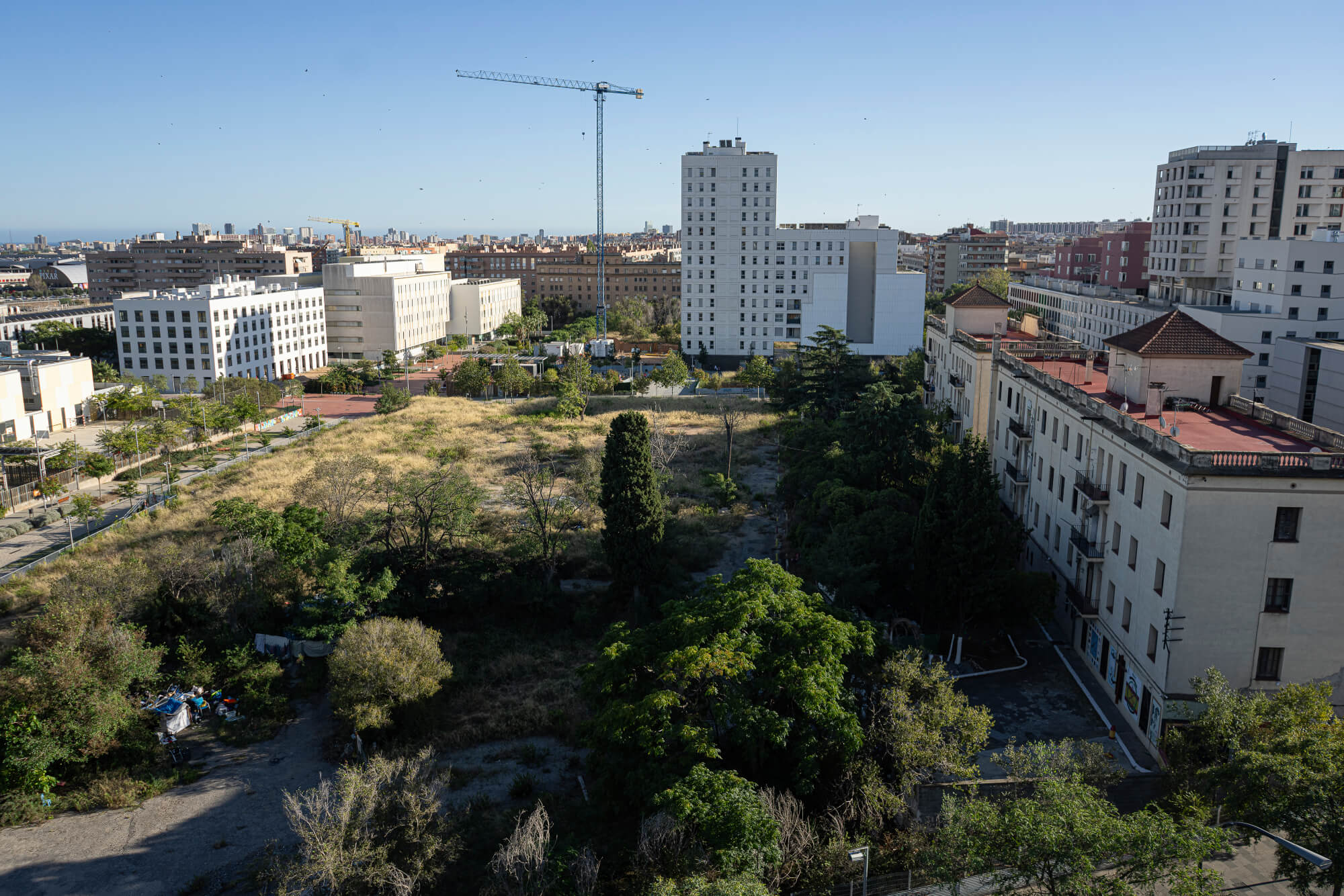 Els habitatges pendents de les casernes de Sant Andreu