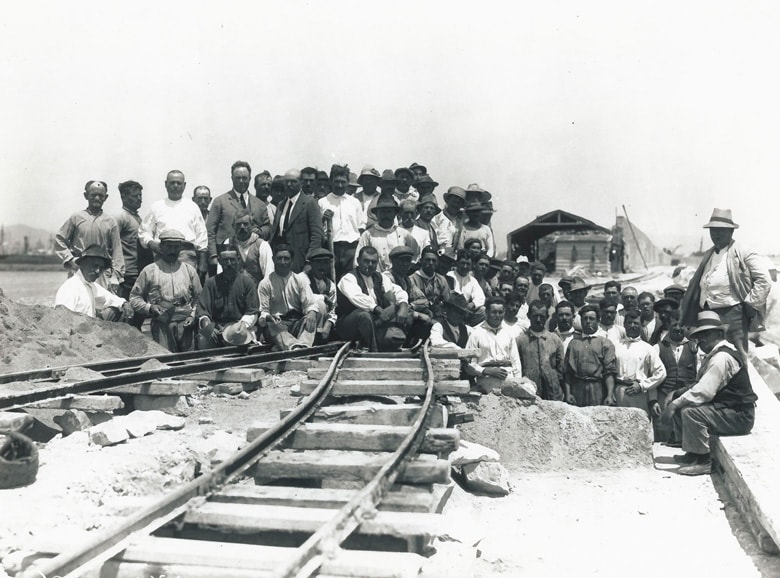 1922. Trabajadores de la construcción del dique este